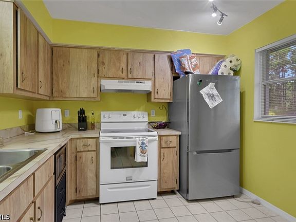 4th image of 3202 E 5th St