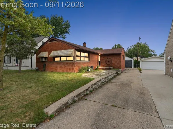 818 Phillips Ave, Clawson, MI 48017