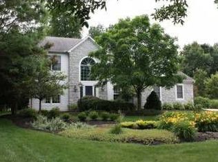 956 Ridge Crest Dr, Columbus, OH 43230