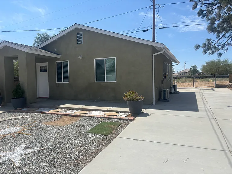 16525 Smoke Tree St #2 — Photo 3