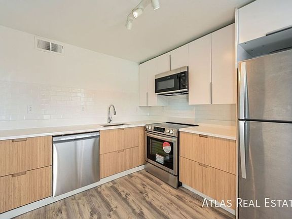 4th image of 2550-2560 N Ogden St #12