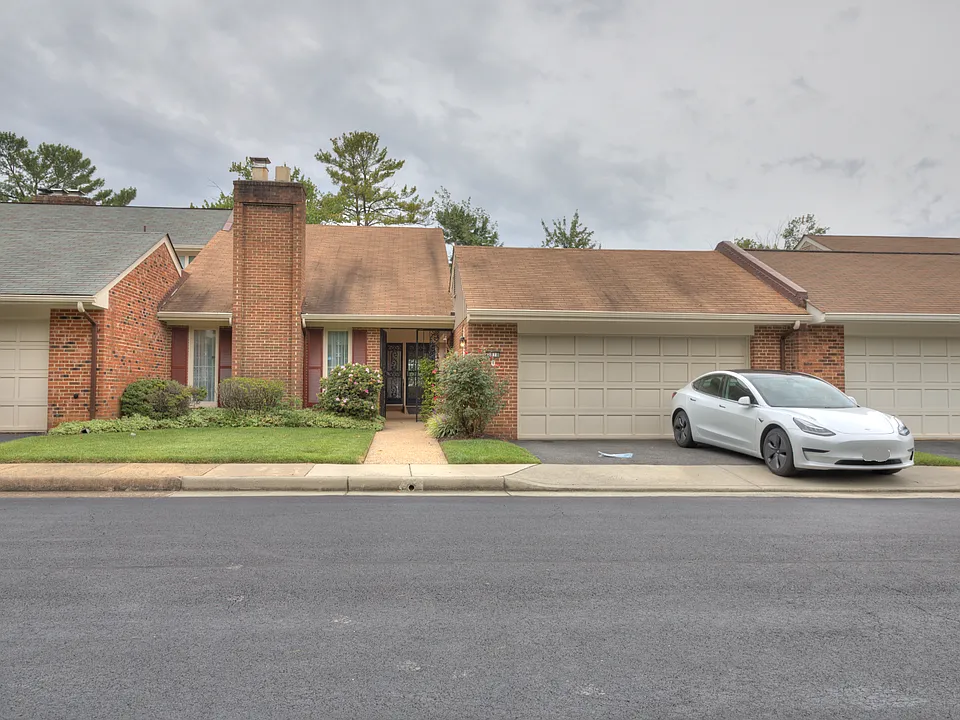 2818 Oakton Manor Ct
