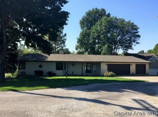 24 Apple Point, Petersburg, IL 62675