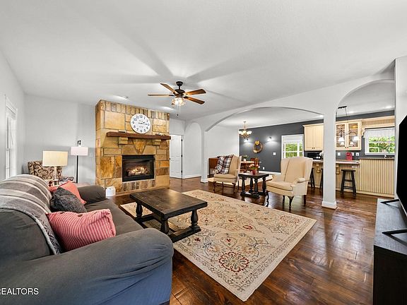 4th image of 1035 Gray Eagle Dr