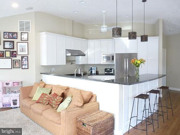 5th image of 11 Prospect Bay Dr W