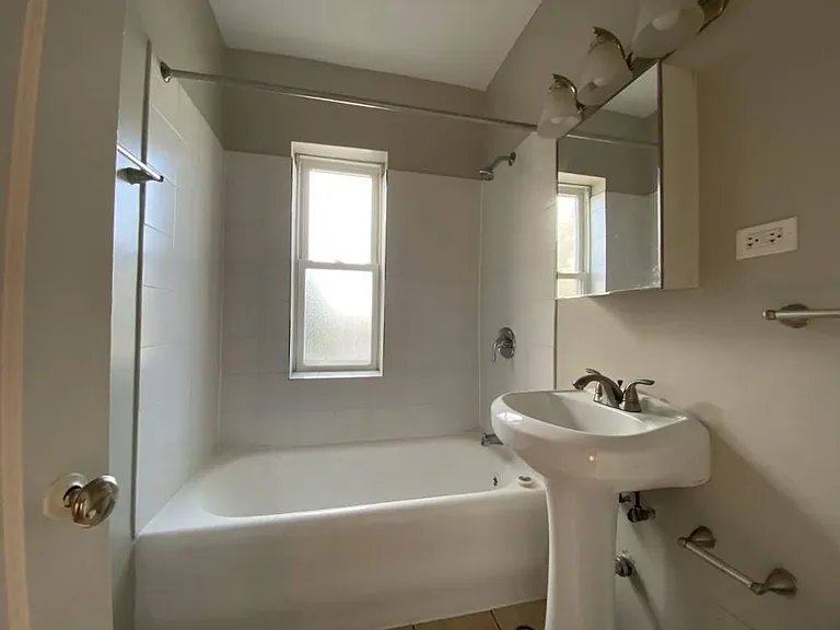 1261 W Argyle — Photo 25