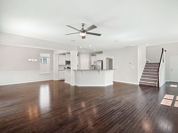 5th image of 306 Garden Walk