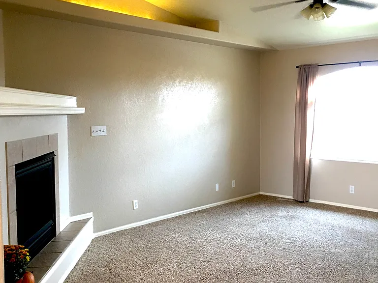 435 E Stardust Dr — Photo 2