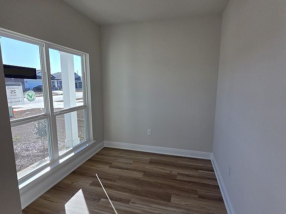 5th image of 28146 Autumn Lakes Cir