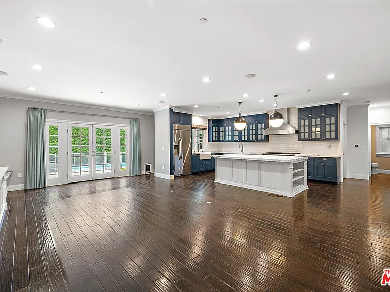 1147 Centinela Ave — Photo 17