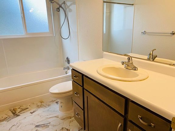 5th image of 5085 N Wishon Ave APT 16