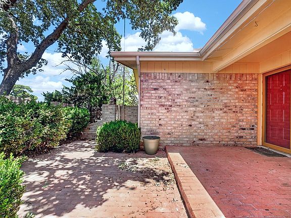 4th image of 3716 Springdale Dr