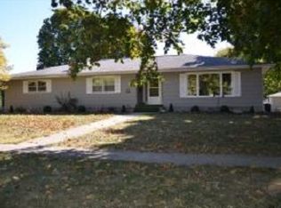 315 E Park St, Arthur, IL 61911