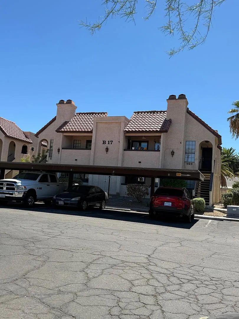Americana Property Mgmt - Downstairs 2 Beds Condo Near The Strip — Photo 3