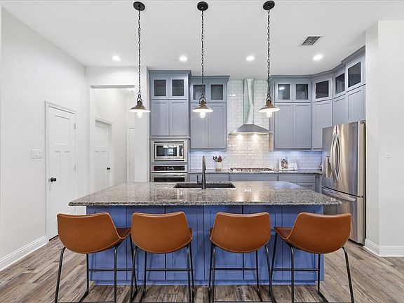 4th image of 1004 Forest Hill Dr