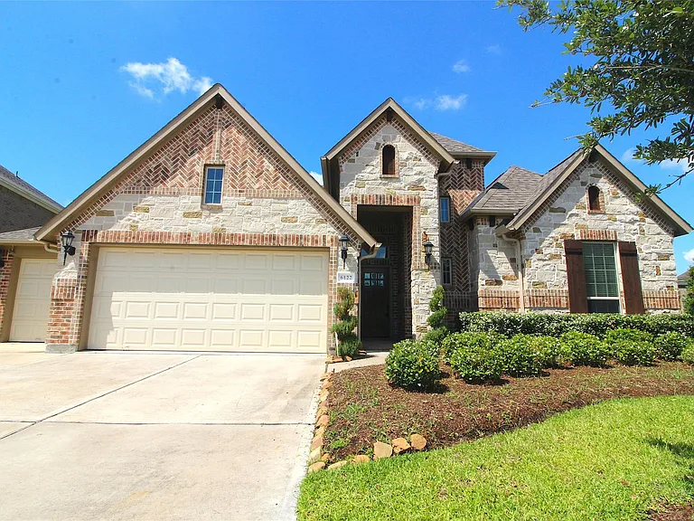 6122 Garden Lakes Ln — Photo 1