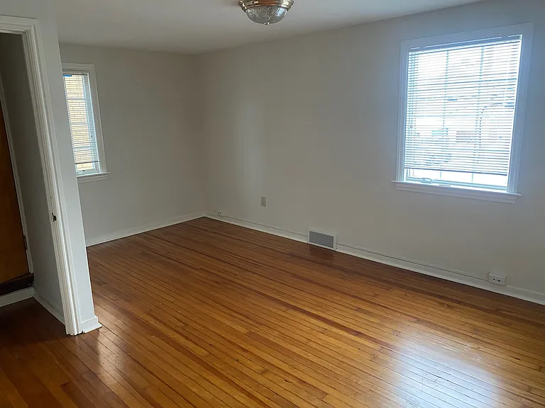 Front bedroom sitting area