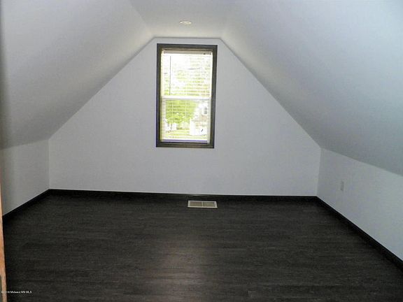 4th image of 741 1st St NE