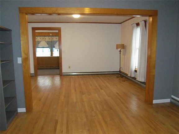 3rd image of 230 Lincoln Ave