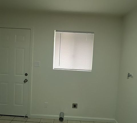5th image of 1327 Olive Ave APT B