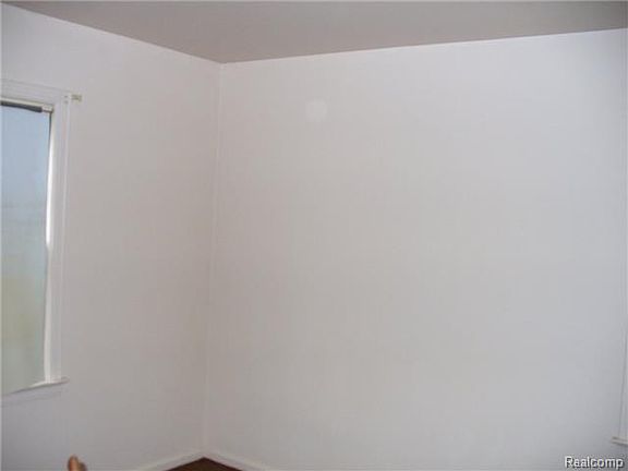 5th image of 1460 Westlawn St