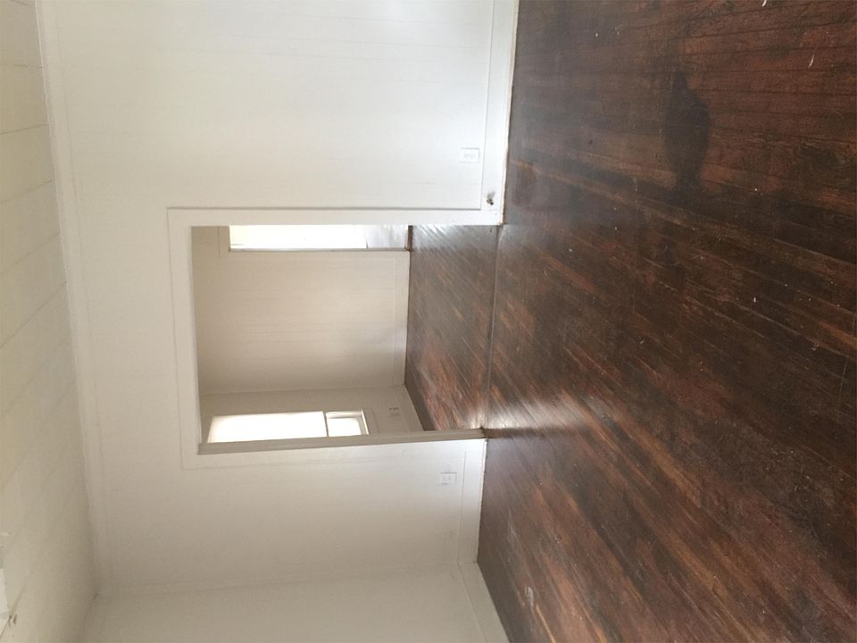2nd image of 505 W Lacy St