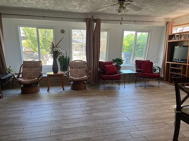 3 bed, 1318 sqft, $2,500 — Photo 2
