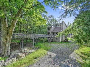 101 Deerfield Rd, Lake Ariel, PA 18436