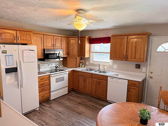 4th image of 8759 S Glenview Dr