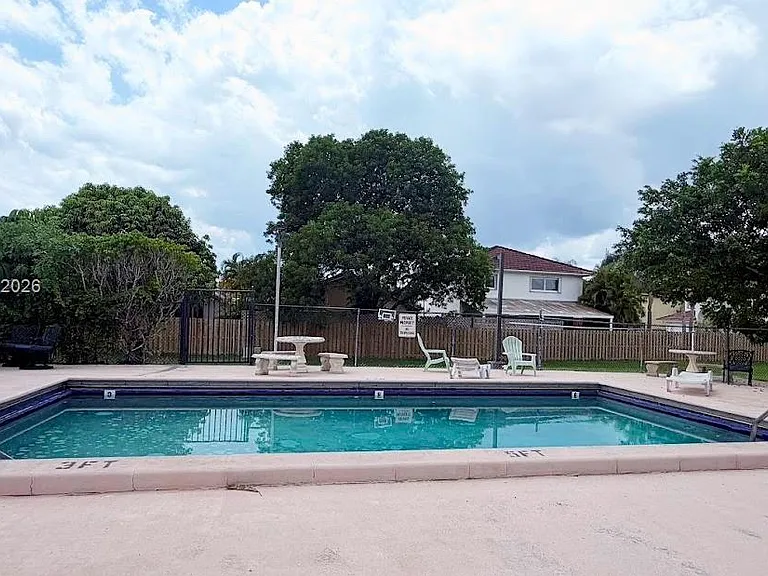 301 Bonaventure Blvd #7 — Photo 8