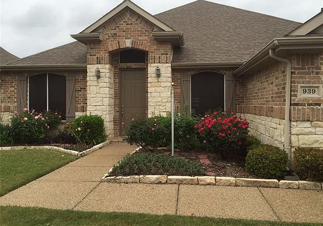 1st image of 939 Lexington Dr