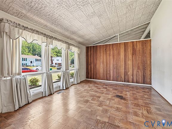 3rd image of 703 Compton Rd