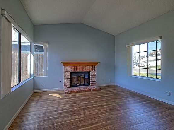 5th image of 871 Flagstaff Ct