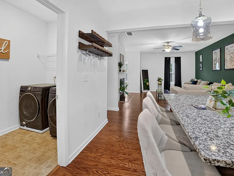 865 Society Cir SW — Photo 8