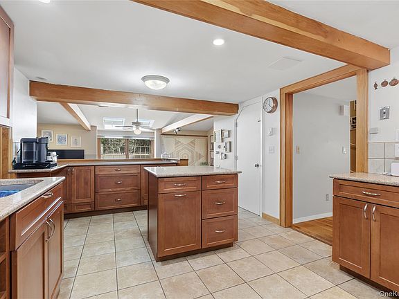 4th image of 488 Shenandoah Road