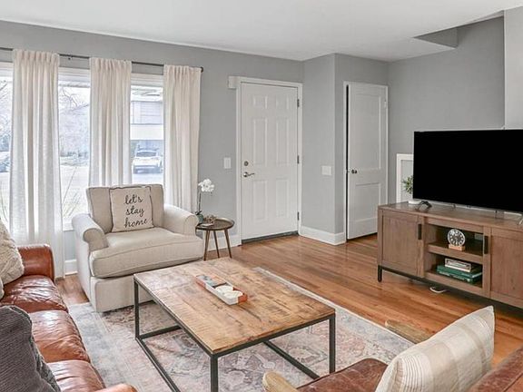 4th image of 1015 N Old Woodward Ave