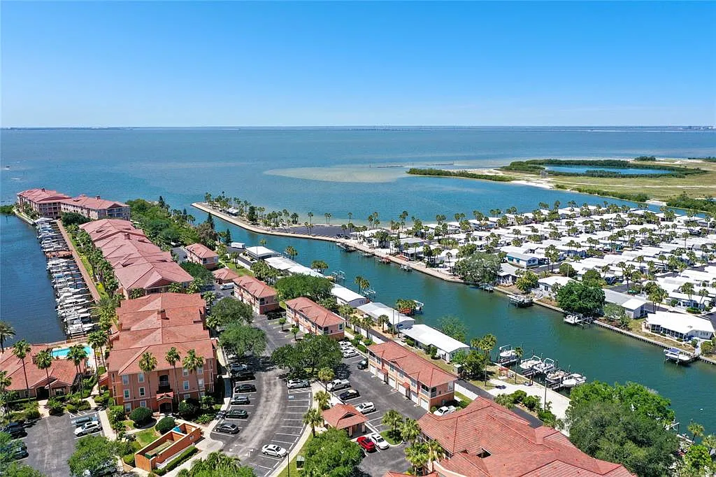 2 bed, 2.0 bath, 968 sqft, $2,500 — Photo 1