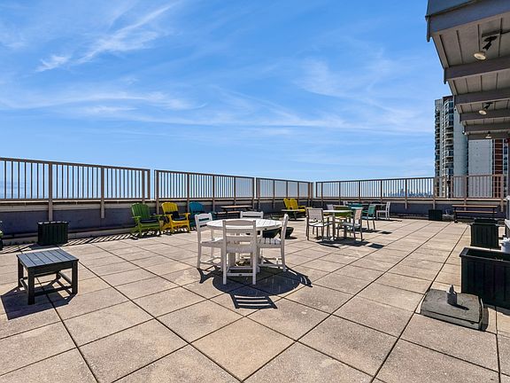 5th image of 6157 N Sheridan Rd APT 19J