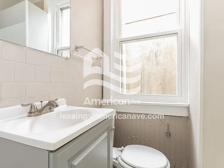 1299137_015_bathroom_14.jpg