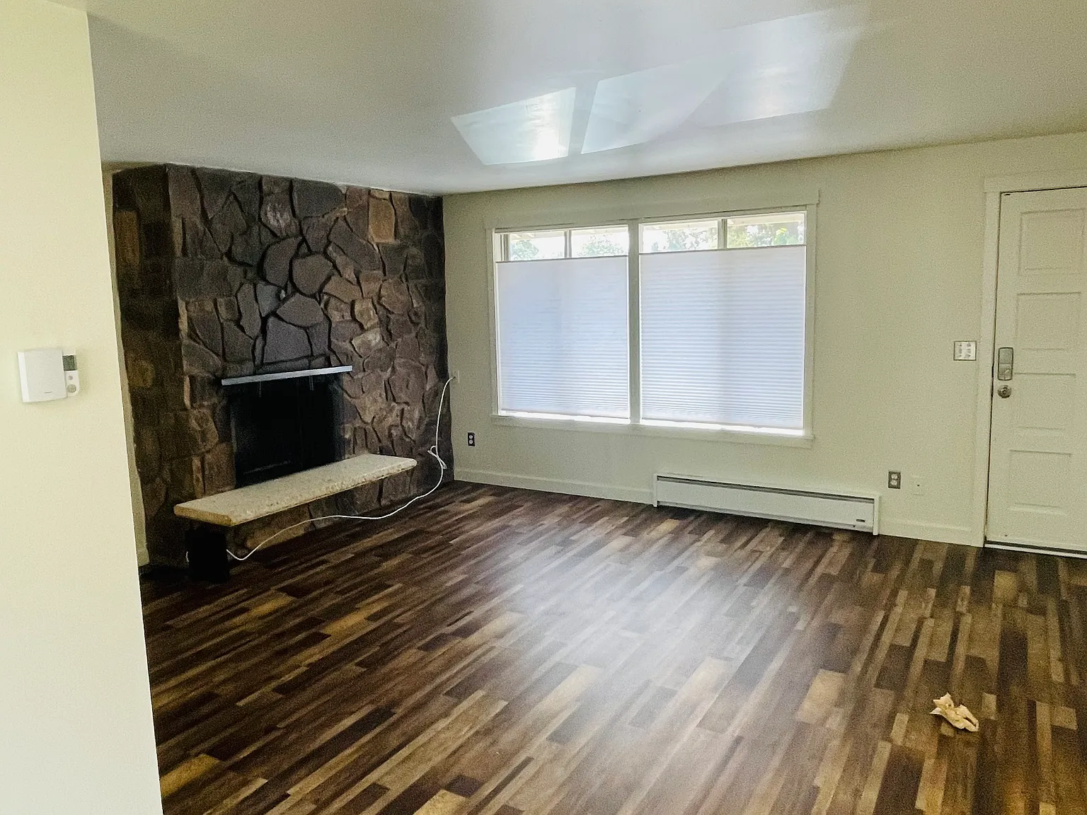 2 bed, 750 sqft, $2,100 — Photo 2