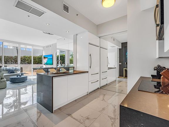 3rd image of 50 S Pointe Dr APT 510