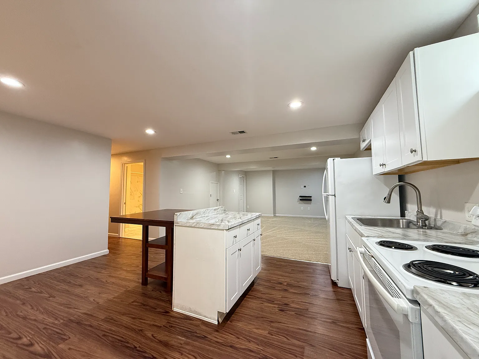 2 bed, 3.5 bath, 1000 sqft, $1,950 — Photo 4