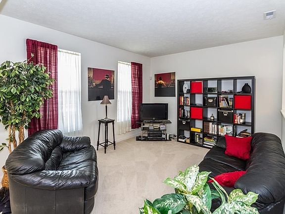 4th image of 7901 Twin Orchard Ct