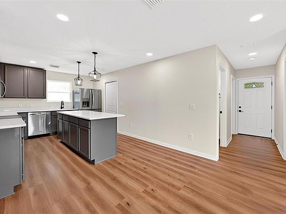 3rd image of 607 Thomas Ave