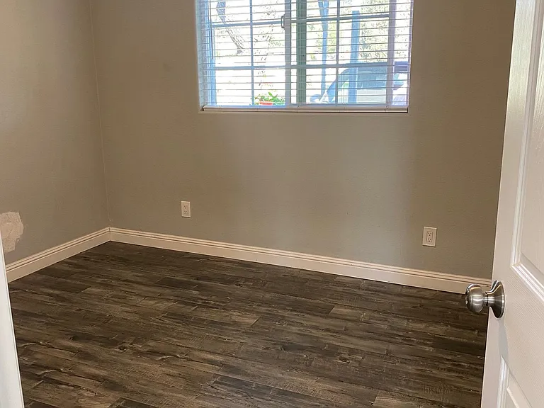 10895 New Ave — Photo 10