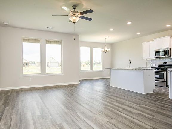 4th image of 331 Windsor Woods Dr