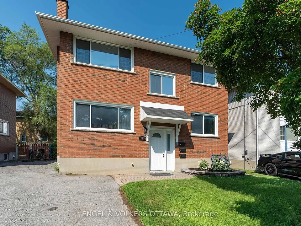 896 Pinewood Cres #3