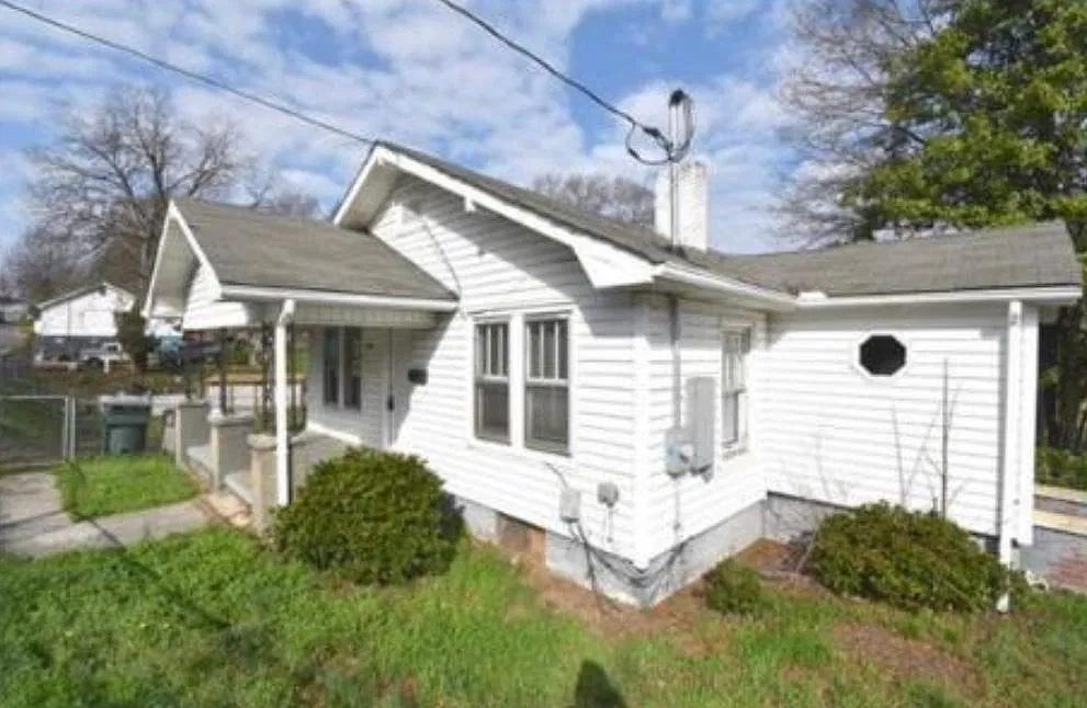 424 W Harrison Ave — Photo 2