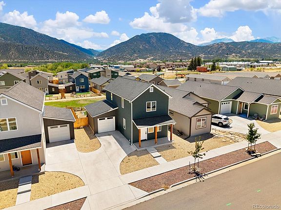 3rd image of 10711 Engelmann Avenue