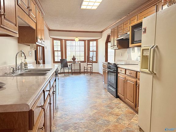 5th image of 2008 Oakleaf Ln NE